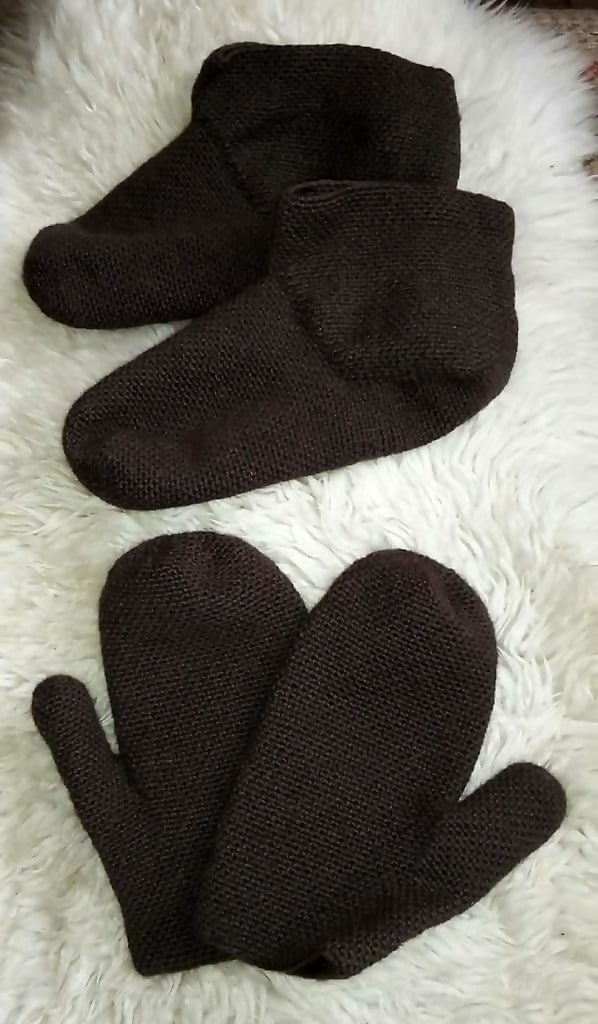 Custom socks and mitten sets