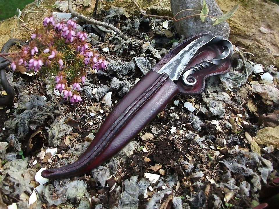 Iron Age inspired knife with sheath