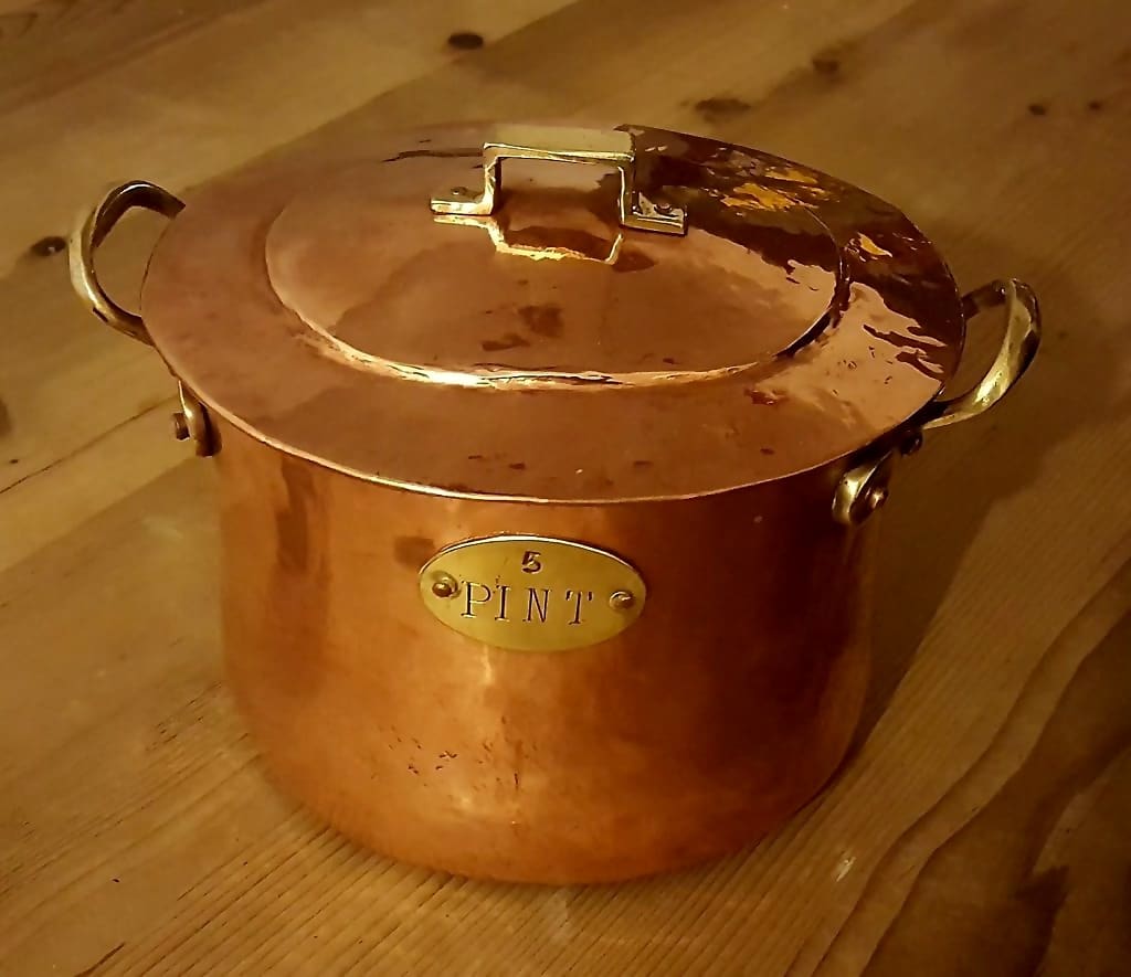 Copper cooking pot, oval shaped