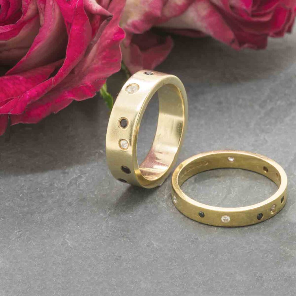 Night and Day Scattered Diamonds 18ct Gold Ring