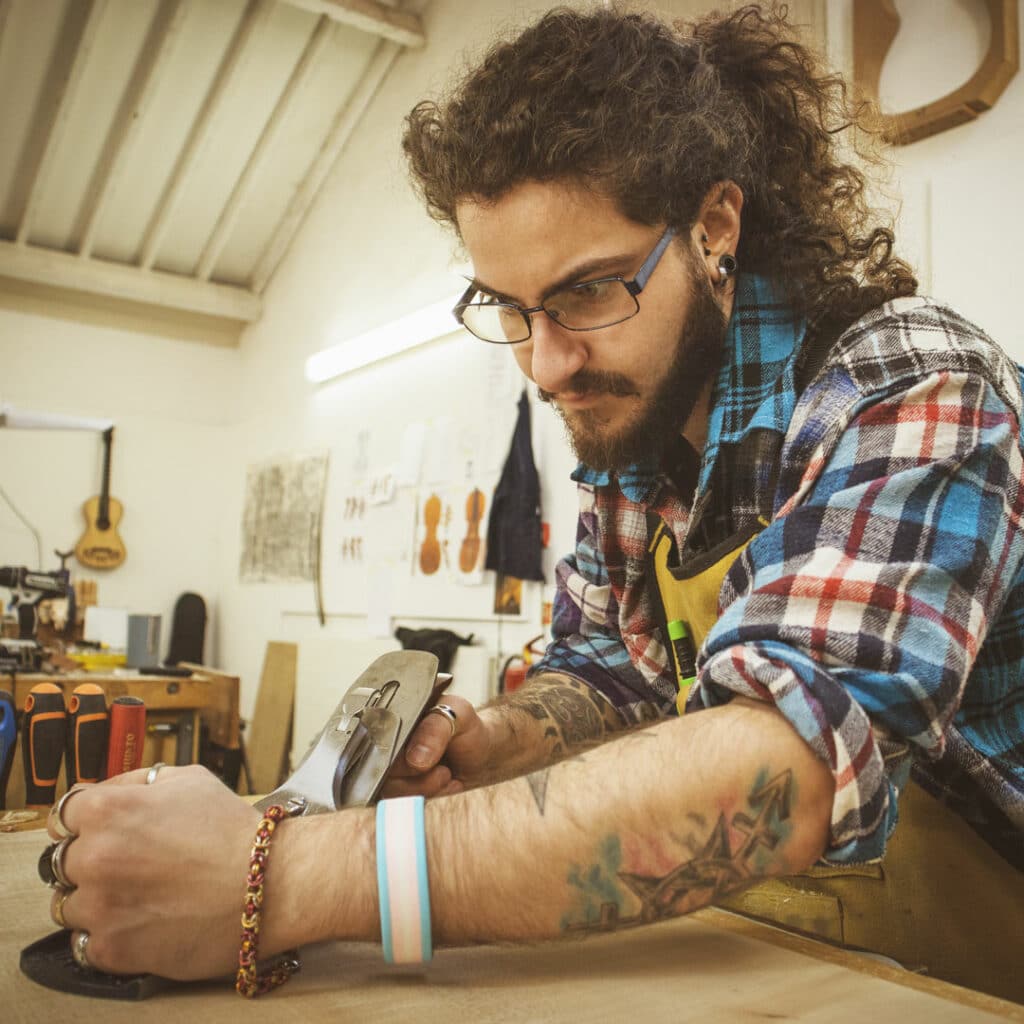 Devin Valentine, Luthier