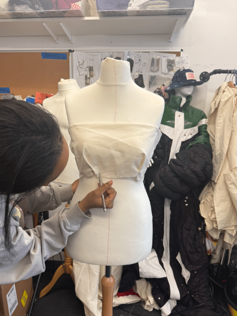 Amelia-Lucrezia Goncalves, costume making