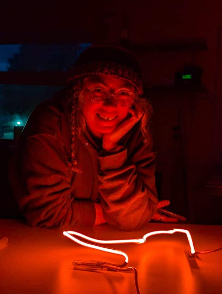 Laura Kriefman, neon bending