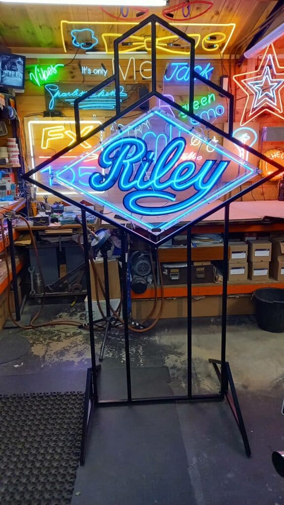 Riley Cars Neon sign Restoration for TV