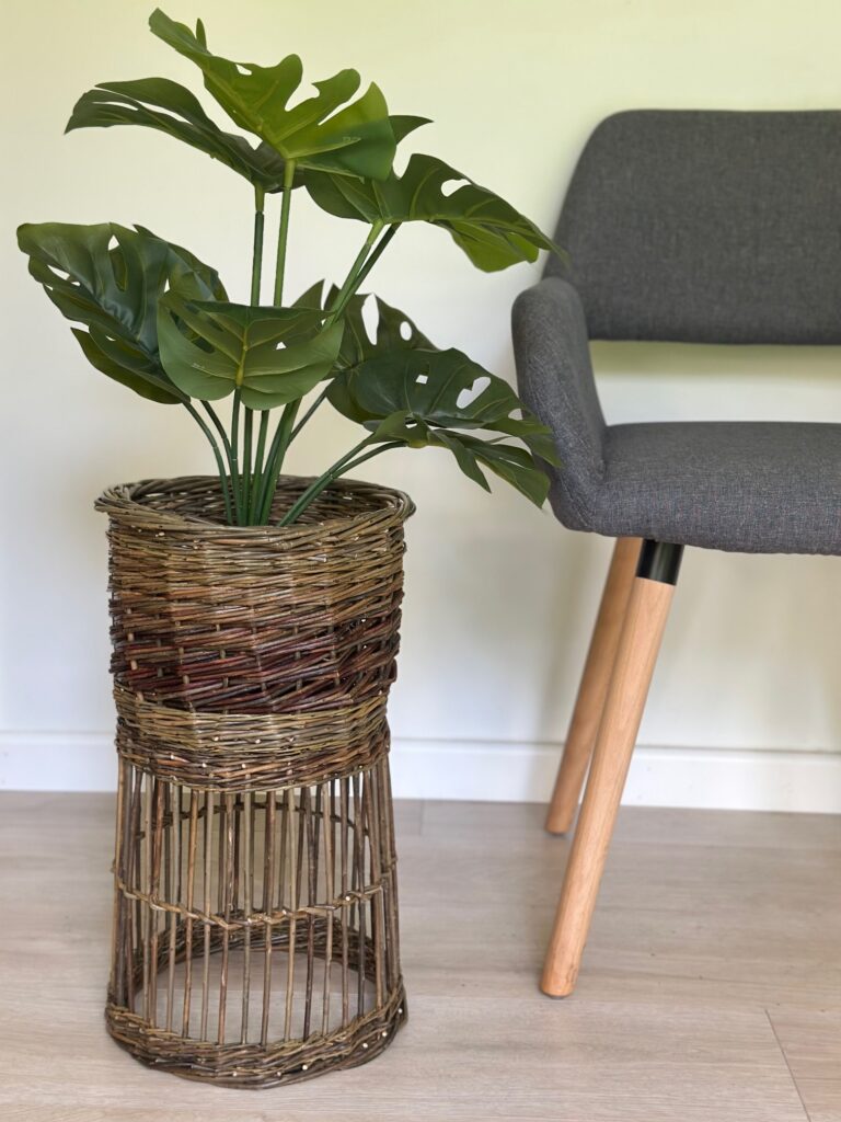 Willow plant pot stand