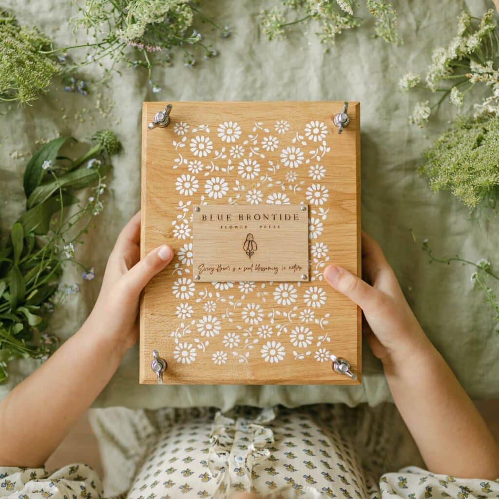 Heirloom Wooden Flower Press – Delicate Daisy