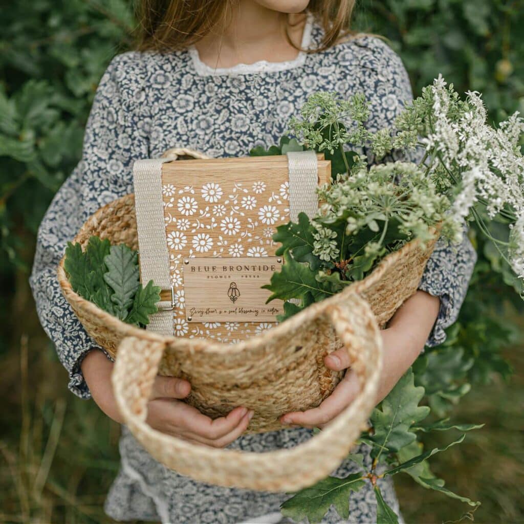 Heirloom Wooden Flower Press – Delicate Daisy