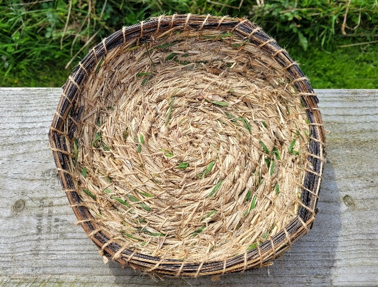 Shallow coild bowl from straw and plaintain