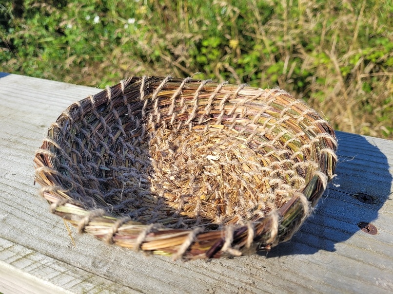 Shallow coild bowl from straw and plaintain