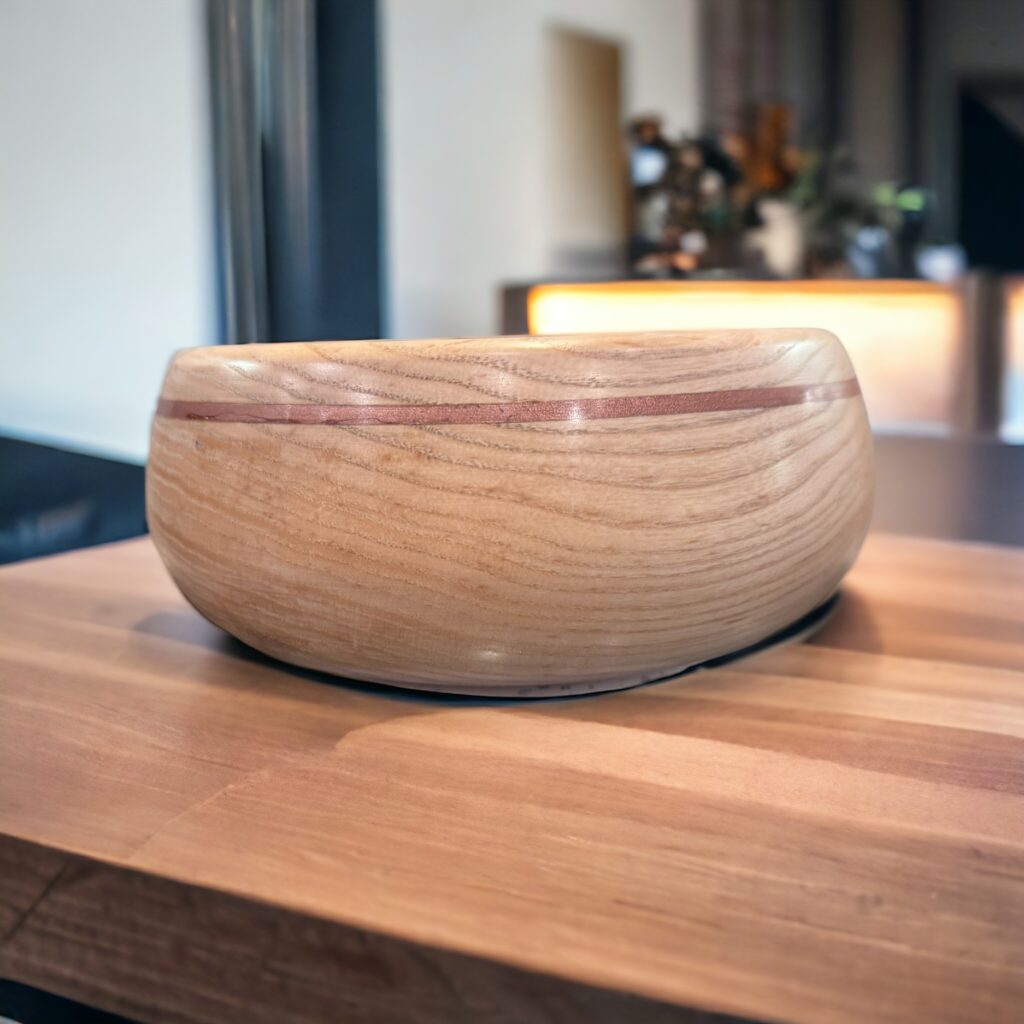 Ash bowl with copper inlay