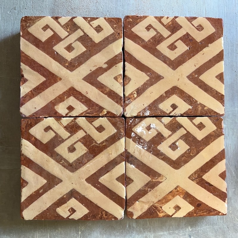 Repeating pattern ‘knot’ tiles – from a fragment found in Lossenham Priory excavations